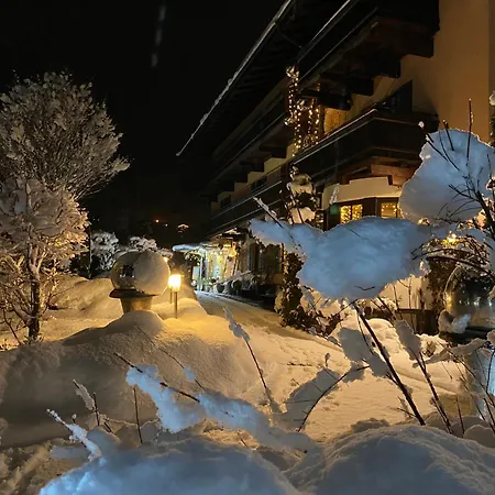 Отель Edelweiss 3*