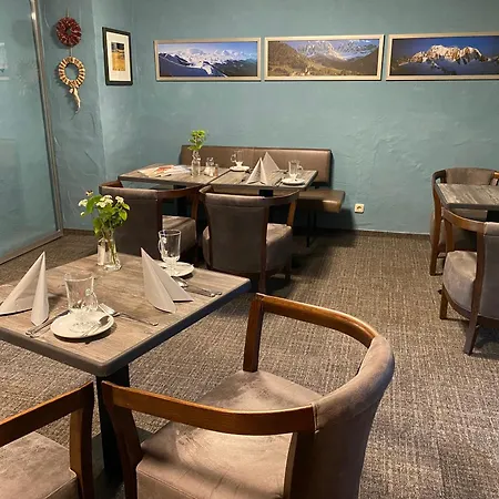 מלון Edelweiss 3*