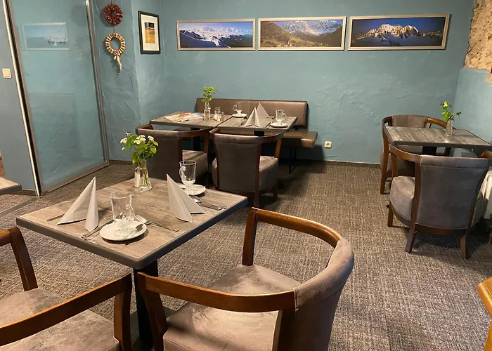 Отель Edelweiss 3*