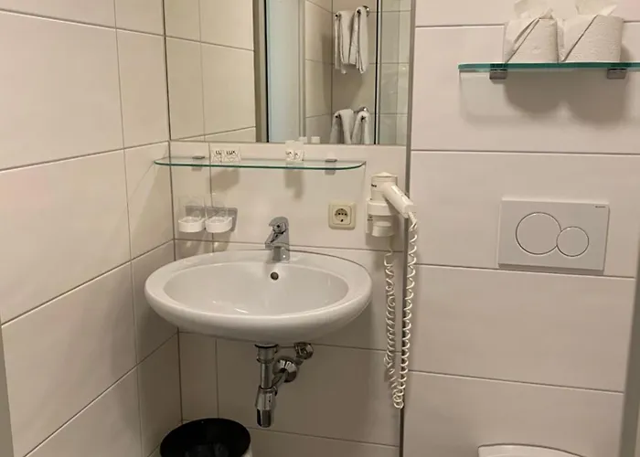 Отель Edelweiss 3*