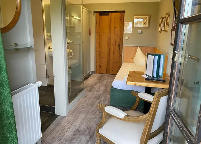 Отель Edelweiss 3*